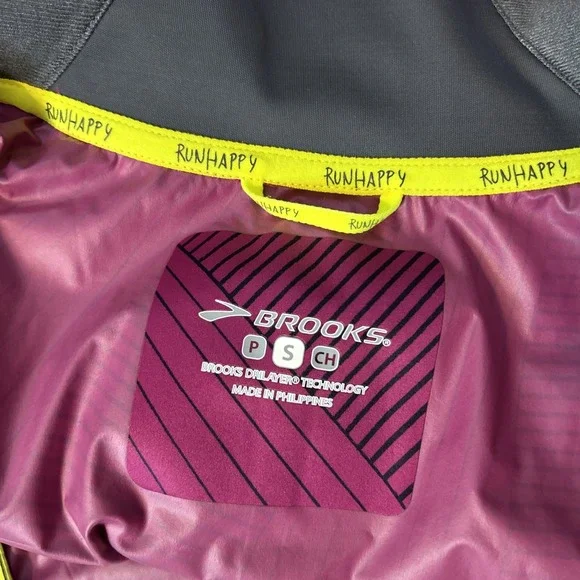 Brooks Run Happy Drift Shell Jacket Size Small Reflective Windbreaker‎ 220971 - Picture 7 of 12